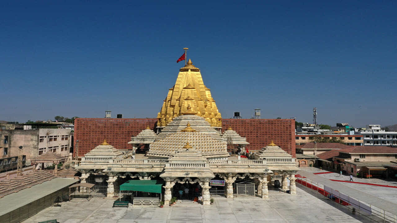 અંબાજીમાં વડાપ્રધાન નરેન્દ્ર મોદીના આગમનને લઇને તડામાર તૈયારીઓ, જુઓ VIDEO