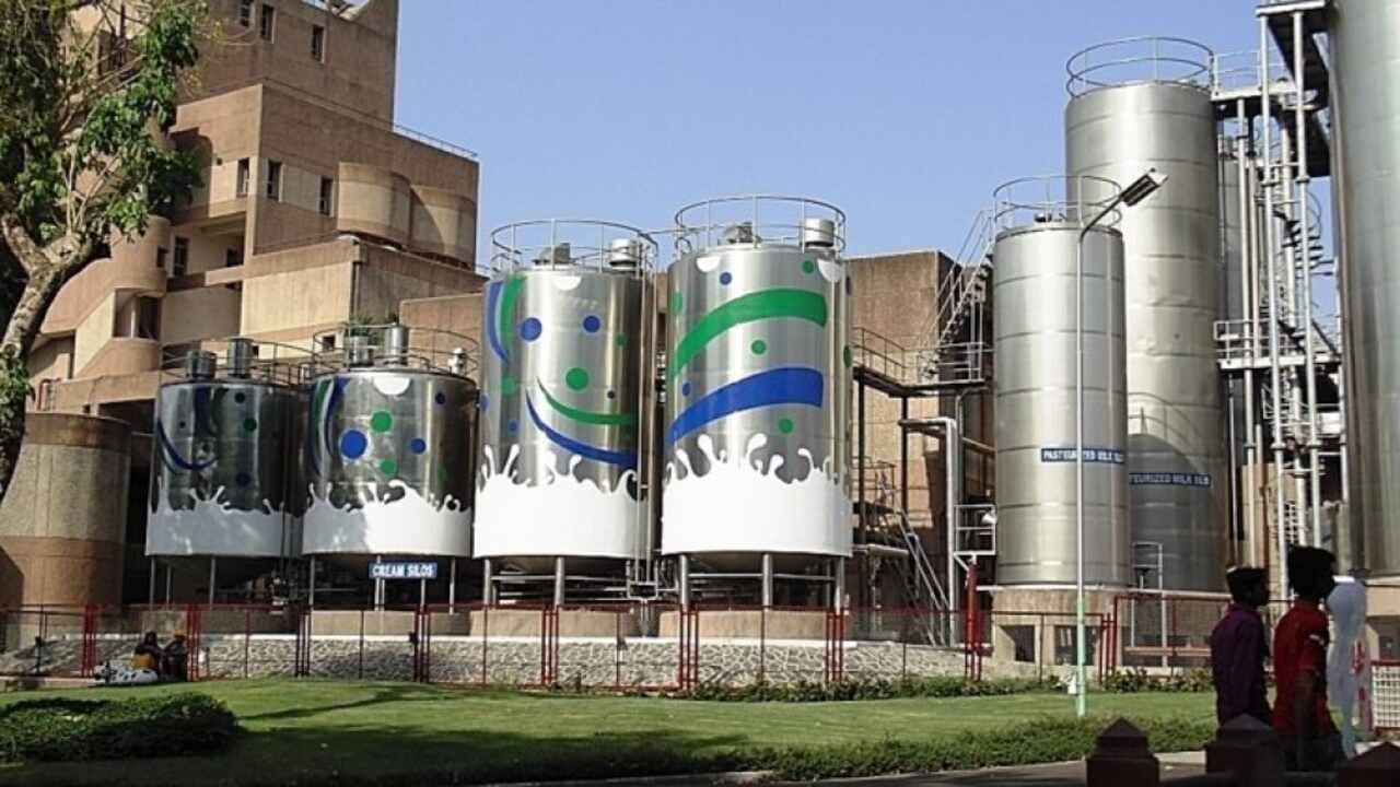 Anand: અમુલ ડેરીમાં હવે ભાજપ-કોંગ્રેસ ભાઈ ભાઈ! અમૂલ ડેરીના વાઇસ ચેરમેન પદ પર રાજેન્દ્રસિંહ પરમારની નિમણૂક, લાંબી કાનૂની લડત બાદ જગ્યા ભરાઇ