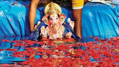 Ganesh Visarjan 2022 : 10 દિવસનું આતિથ્ય માણનાર દુંદાળા દેવને ભક્તોએ વિદાય આપી, કૃત્રિમ કુંડમાં કરાશે પ્રતિમાઓનું વિસર્જન