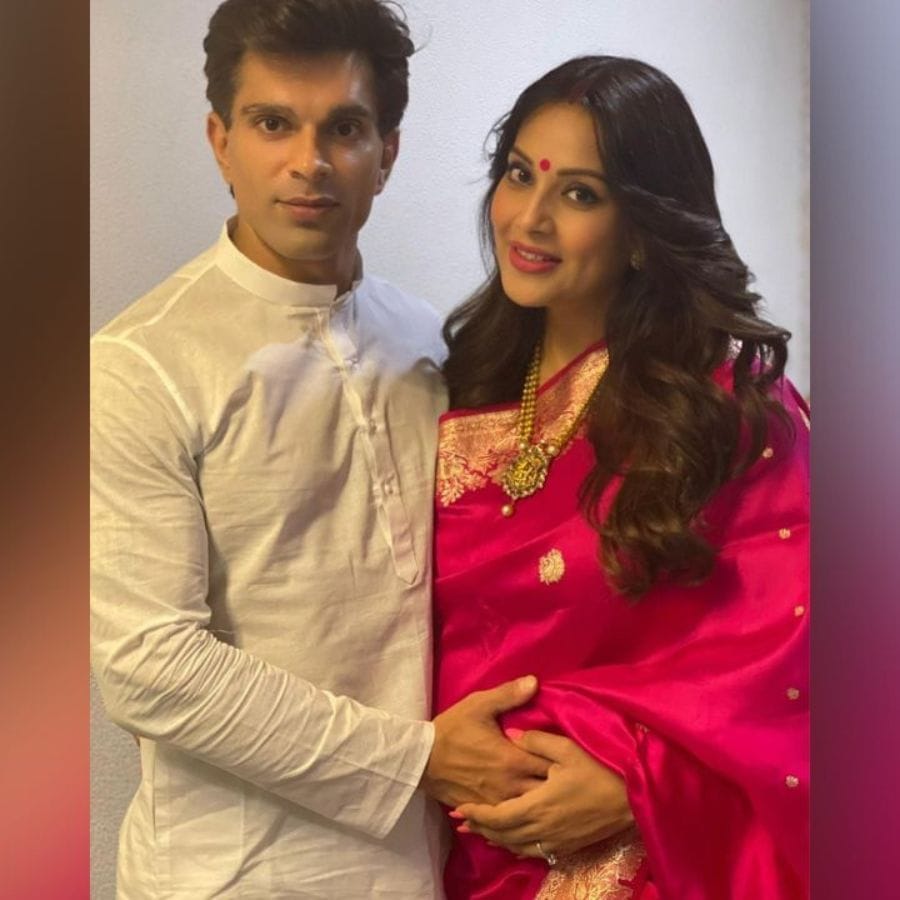 એક વીડિયો પણ શેયર કરવામાં આવ્યો હતો જેમાં બિપાશા બાસુની માતા તેને તિલક લગાવે છે અને પછી તેની આરતી કરે છે. બિપાશા બાસુએ આ અવસર પર ગુલાબી સિલ્કની સાડી અને મેચિંગ બંગડીઓ પહેરી હતી. તેને ઘણી મહિલાઓએ આશીર્વાદ આપ્યા હતા.