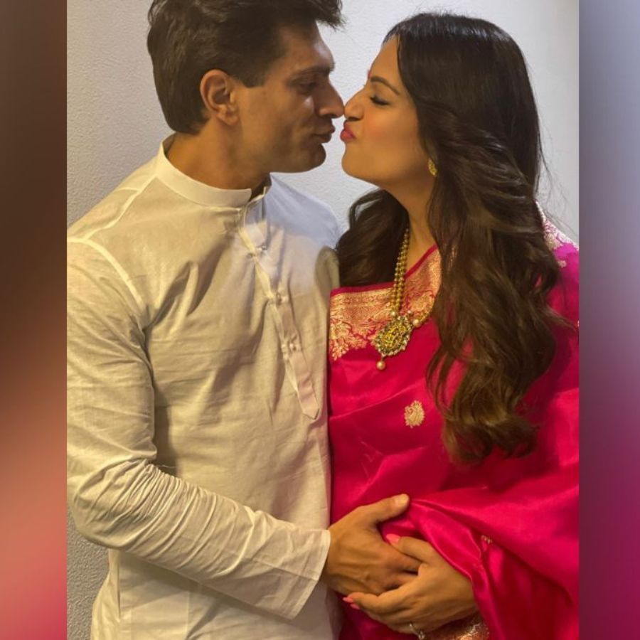 બિપાશા બાસુએ કેટલીક તસવીરો શેયર કરી છે, જેમાં તે તેના પતિ કરણ સિંહ ગ્રોવર સાથે જોવા મળી રહી છે. કરણે વ્હાઇટ કલરનો કુર્તા-પાયજામા કૈરી કર્યો છે, જેમાં તે ડેશિંગ લાગી રહ્યો છે. આ તસવીરો શેયર કરતા બિપાશાએ કેપ્શનમાં લખ્યું છે કે, 'તે તેની માતાની જેમ બનવા માંગે છે.'