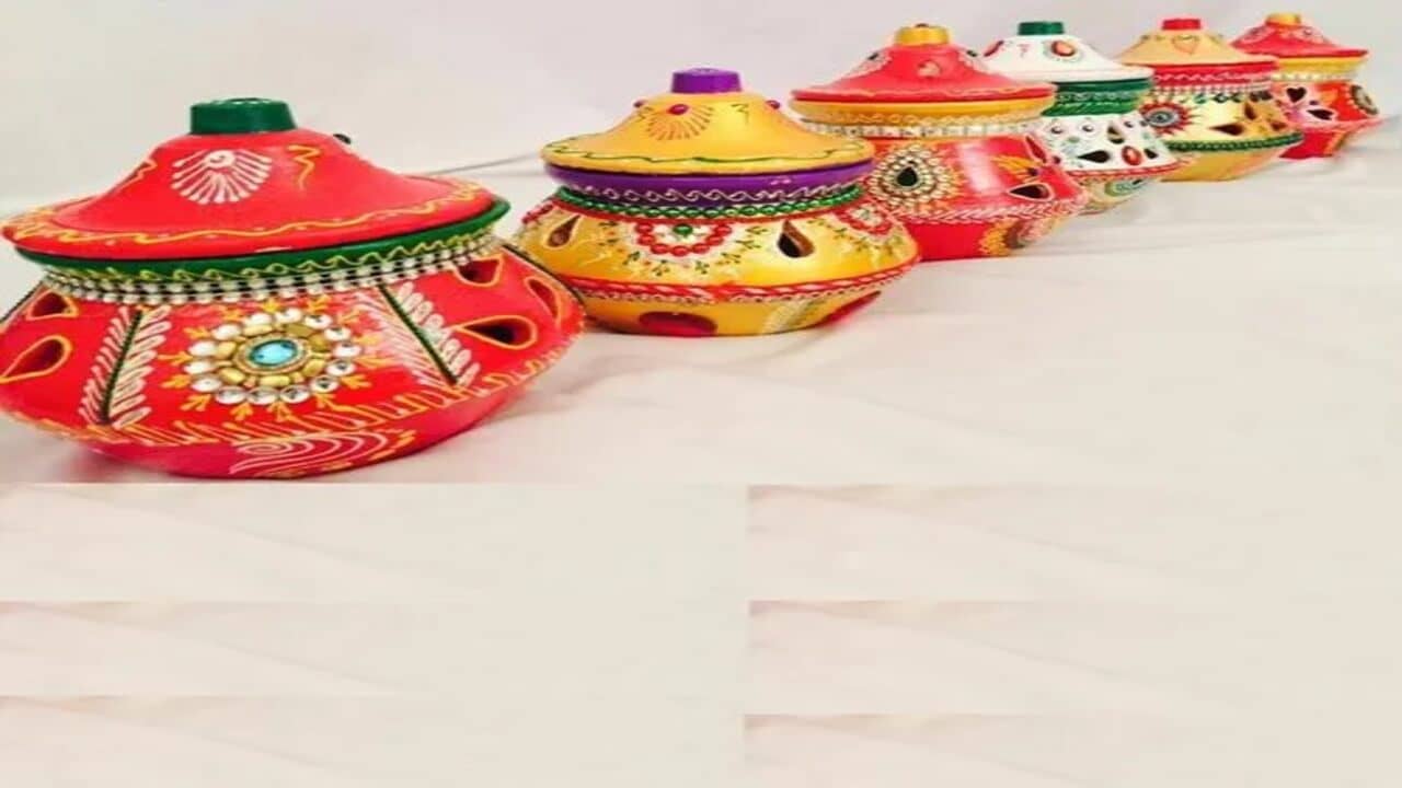 Jamanagar: નવરાત્રીમાં ઘટ સ્થાપન માટે તૈયાર થઈ રહ્યા છે આકર્ષક ઘડૂલા અને ગરબા