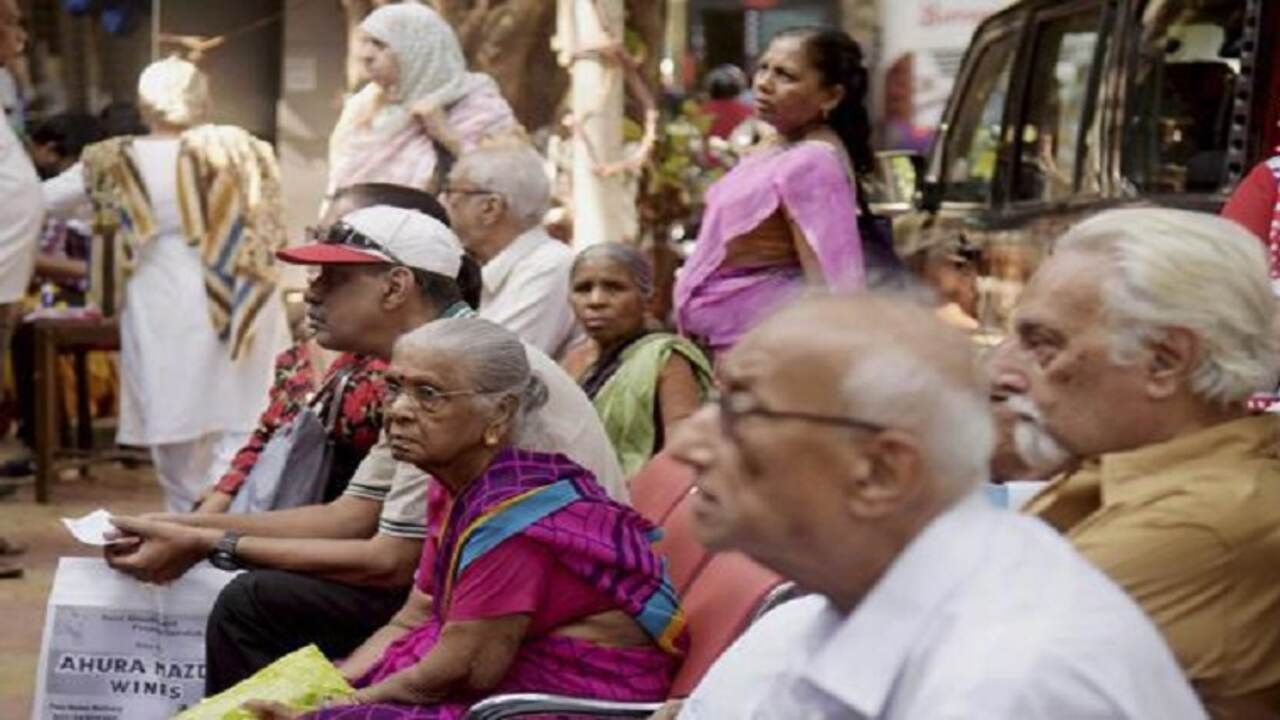 ગુજરાત સરકારનો મહત્વનો નિર્ણય, આરોગ્ય સંસ્થાઓમાં સીનિયર સીટીઝનોને અલાયદી સુવિધાઓ અપાશે