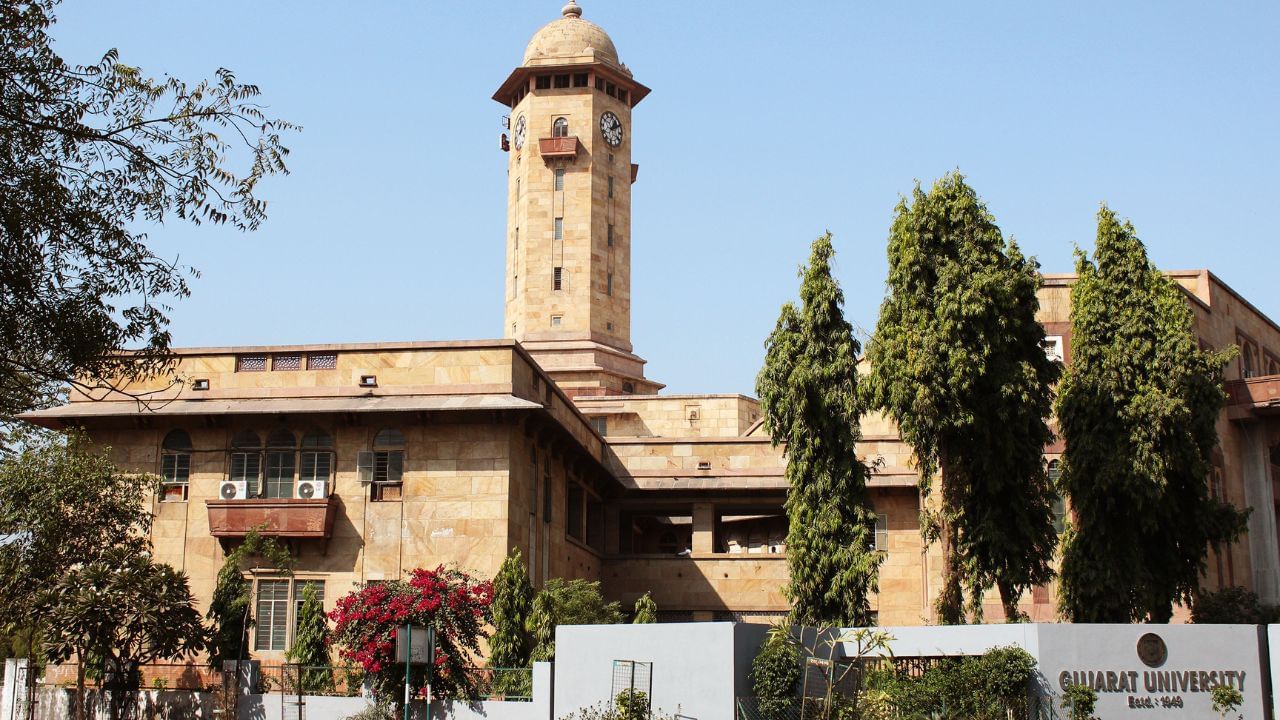 ગુજરાત યુનિવર્સિટીએ એલએલબી સેમેસ્ટર પાંચની પરીક્ષાની બેઠક વ્યવસ્થા જાહેર કરી