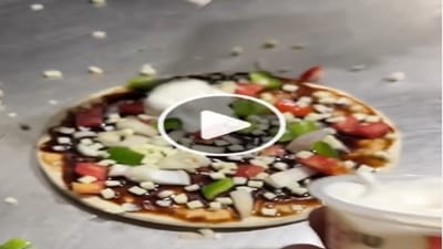Weird Food : વ્યક્તિએ ચોકલેટ, સોસ અને આઈસ્ક્રીમ સાથે તૈયાર કર્યો પિઝા, વીડિયો જોઈને લોકોએ અકળાઈને આપી પ્રતિક્રિયા
