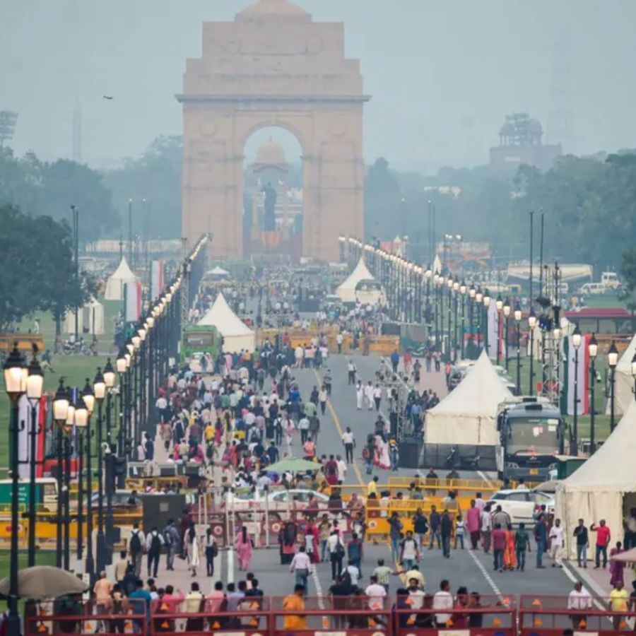 સામાન્ય રીતે લોકો રાત્રે પિકનિક માટે ઈન્ડિયા ગેટ જતા હતા, આવો જ નજારો પહેલા દિવસે પણ જોવા મળ્યો હતો.