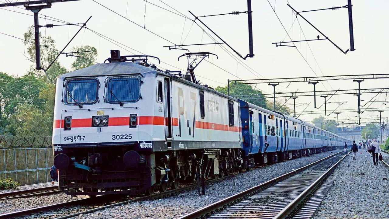 Railway news: વેરાવળ બાંદ્રા સૌરાષ્ટ્ર જનતા એક્સપ્રેસને મળશે સાણંદ સ્ટેશને સ્ટોપેજ