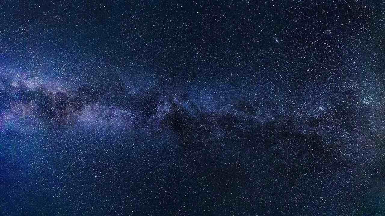 सबसे अधिक तारा बनाने वाले क्षेत्रों में बनने वाले ग्रहों को उन सितारों द्वारा आसानी से चुराया जा सकता है।  यह सूर्य के तारे से भारी है।