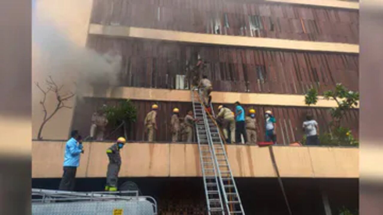 Lucknow Fire : હોટલમાં લાગી ભીષણ આગ, બે લોકોના મોત, 10 ઘાયલ, હજુ પણ ઘણા લોકો ફસાયાની આશંકા