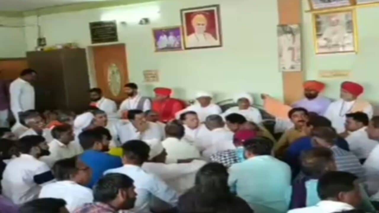 ફરી માલધારીઓ આકરાપાણીએ ! રાજકીય આગેવાનોની હાજરીમાં યોજાયેલ મહાપંચાયતની બેઠકમાં લેવાયો મોટો નિર્ણય