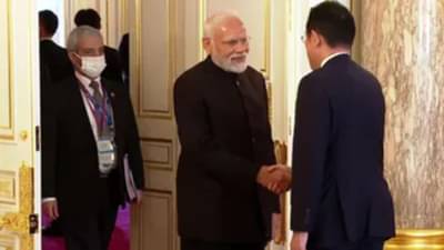 PM મોદી જાપાનના PMને મળ્યા, કહ્યું- આવા દુ:ખની ઘડીમાં મળીશું, એવું નહોતું વિચાર્યું