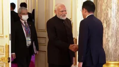 PM મોદી જાપાનના PMને મળ્યા, કહ્યું- આવા દુ:ખની ઘડીમાં મળીશું, એવું નહોતું વિચાર્યું