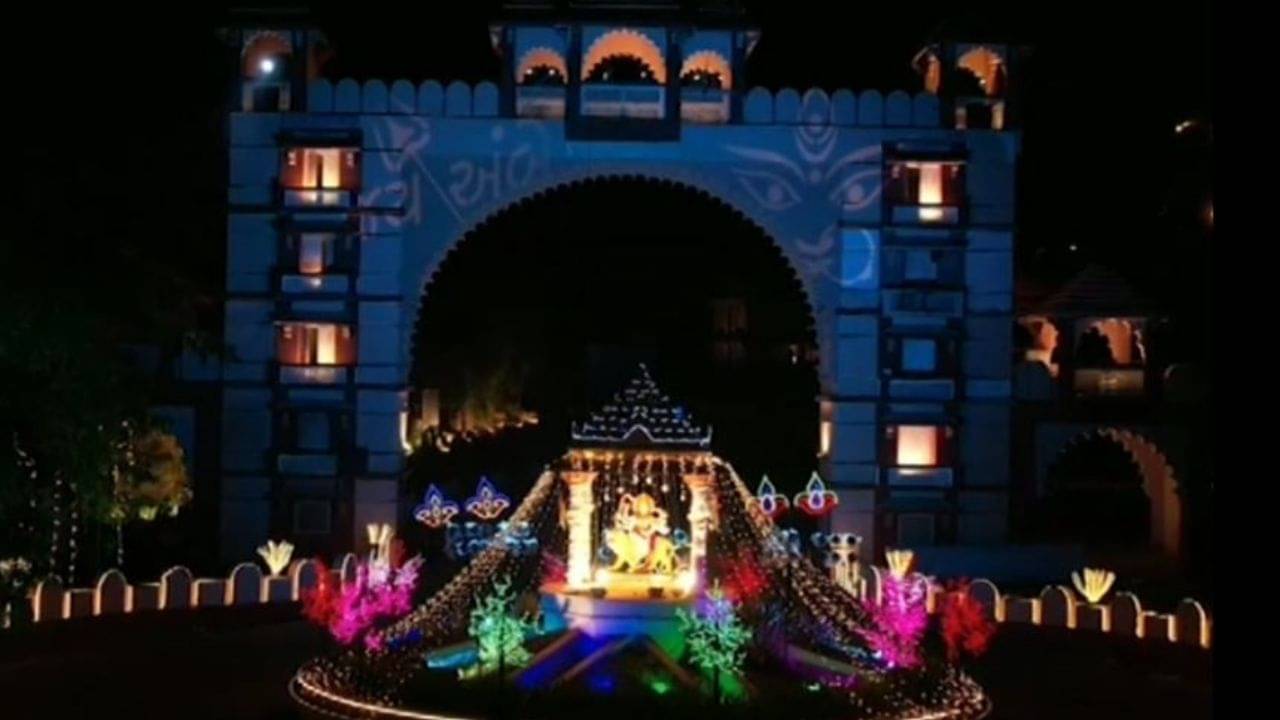 PM Modi ની અંબાજી મુલાકાત લઇને મંદિર પરિસર અને શહેર રોશનીથી શણગારાયું