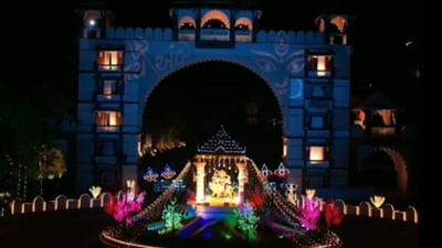 PM Modi ની અંબાજી મુલાકાત લઇને મંદિર પરિસર અને શહેર રોશનીથી શણગારાયું PM Modi ની અંબાજી મુલાકાત લઇને મંદિર પરિસર અને શહેર રોશનીથી શણગારાયું