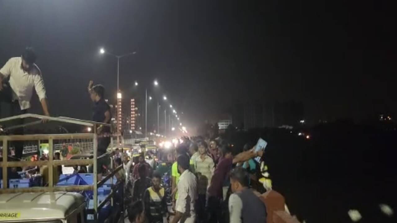 Surat : દૂધ હડતાળના નામે બેફામ બનેલા અસામાજિક તત્વોએ દૂધની કોથળીઓ તાપીમાં નાખી, જુઓ વીડિયો