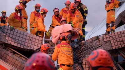 તાઈવાનમાં ભૂકંપના કારણે તબાહી મચી ગઈ છે, જ્યારે જાપાનમાં મહાવિનાશક તોફાનની શક્યતાને જોતાં સુનામીનું એલર્ટ જારી કરવામાં આવ્યું છે. હકીકતમાં, તાઇવાનમાં છેલ્લા બે દિવસમાં સેંકડો ભૂકંપના આંચકા અનુભવાયા હતા. રવિવારના ભૂકંપની તીવ્રતા 7.2 નોંધવામાં આવી હતી, જે સૌથી શક્તિશાળી હતો. આ પહેલા પણ આ ટાપુ દેશમાં અલગ-અલગ તીવ્રતાના આંચકા અનુભવાયા હતા. ભૂકંપના કારણે દેશને ભારે નુકસાન થયું છે.