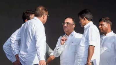 રાજસ્થાન કોંગ્રેસના ધારાસભ્યોના સામુહીક રાજીનામાની ઘટનાથી નારાજ સોનિયા, અજય માકનને ધારાસભ્યો સાથે વાત કરવા આદેશ, ગેહલોતના વલણથી હાઈકમાન્ડ઼ ચોક્યું