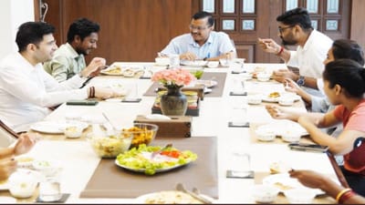 Gujarat Election 2022: અમદાવાદના સફાઈ કર્મચારી હર્ષ સોલંકીના પરિવારે દિલ્હી જઈ કેજરીવાલની મહેમાનગતિ માણી