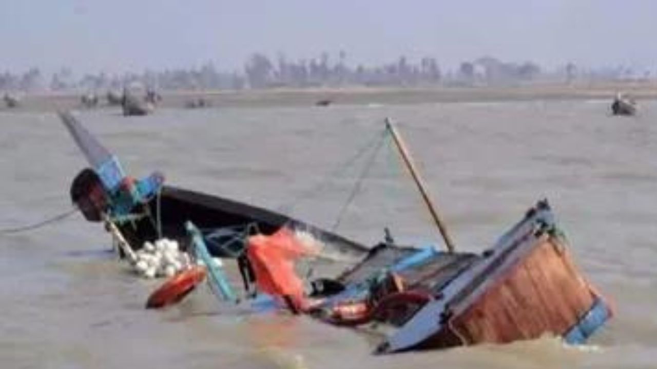 Bangladesh: નદીમાં મુસાફરોથી ભરેલી બોટ પલટી, 24ના મોત, અનેક લાપતા