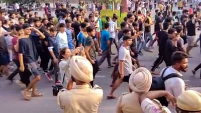 ચંડીગઢ યુનિવર્સિટીના MMS કાંડ મામલામાં 2 વોર્ડન સસ્પેન્ડ, ચંદીગઢ યુનિવર્સિટી 24 સપ્ટેમ્બર સુધી બંધ, વિદ્યાર્થીઓ ઘરે પરત ફર્યા