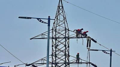 Surat : એગ્રીકલ્ચર લાઈનના વીજતારની ચોરીના ગુના અટકાવવા DGVCL દ્વારા ટાસ્ક ફોર્સની રચના