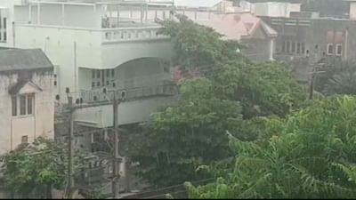 Rajkot: ધોરાજીમાં વરસાદથી ગરબા આયોજકો અને ખેલૈયાઓ ચિંતિંત, ખેડૂતોને પણ પાક નુકસાનીની ભીતિ Rajkot: ધોરાજીમાં વરસાદથી ગરબા આયોજકો અને ખેલૈયાઓ ચિંતિંત, ખેડૂતોને પણ પાક નુકસાનીની ભીતિ