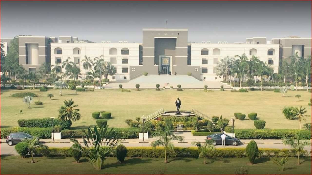 Ahmedabad: વી.એસ. હોસ્પિટલનું બિલ્ડિંગ તોડી પાડવા અંગેના ટેન્ડરને હાઈકોર્ટમાં પડકાર, કોર્ટે બિલ્ડિંગ તોડ્યા બાદની કામગીરી અંગે કોર્પોરેશનને કર્યા સવાલ