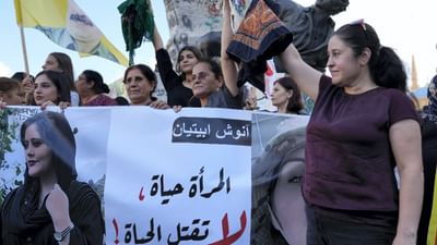 હિજાબને લઈને ઈરાનમાં હિંસા ચાલુ છે, રસ્તાઓ પર વિરોધ પ્રદર્શનો, અત્યાર સુધીમાં 26ના મોત