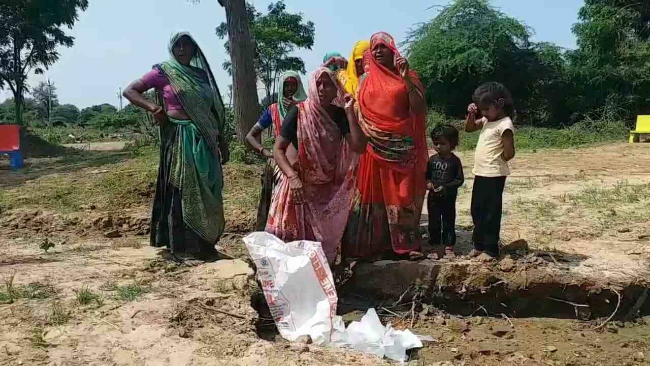 Patan: ભાટસરમાં મહિલાઓએ દેશી દારૂના વેપલાનો કર્યો પર્દાફાશ, જનતા રેડ કરી બુટલેગરોને ભગાડ્યા