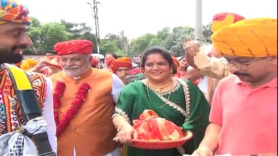 ભુજમાં હમીરસર તળાવ છલકાતા નીરના કરાયા વધામણા, ભુજવાસીઓએ કરી મેઘ ઉત્સવની ઉજવણી