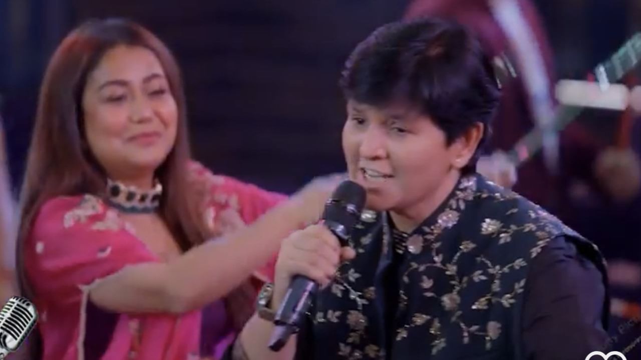 Indian Idol 13 : ‘ફેન વોર’ની વચ્ચે એક સાથે જોવા મળ્યા ફાલ્ગુની પાઠક- નેહા કક્કર, રમ્યા જોરદાર ગરબા-જૂઓ Viral Video