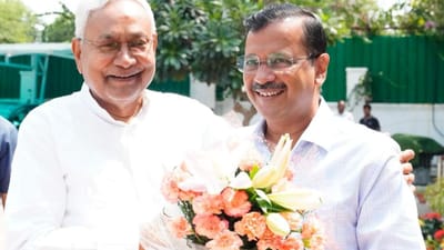 CM અરવિંદ કેજરીવાલને મળ્યા નીતીશ કુમાર, વિપક્ષને એકજૂટ કરવા દિલ્હીના પ્રવાસે છે બિહારના મુખ્યમંત્રી