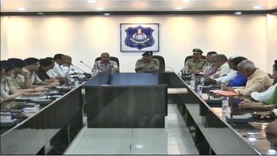 Vadodara: ગણેશ વિસર્જનને ધ્યાને રાખી પોલીસભવનમાં મળી શાંતિ સમિતિની બેઠક, કાયદો વ્યવસ્થા અને ટ્રાફિક મુદ્દે ચર્ચા