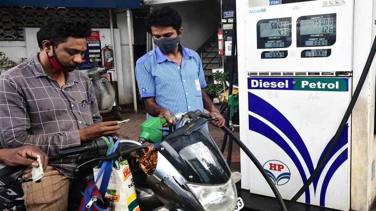 Petrol Diesel Price Today : સસ્તું થયું ક્રૂડ, શું પેટ્રોલ - ડીઝલના ભાવ નીચે ઉતરશે? જાણો તમારા શહેરના આજના ભાવ
