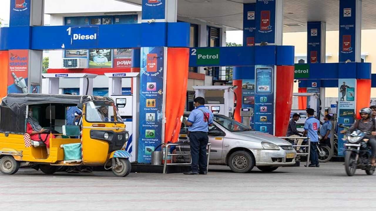 Petrol Diesel Price Today : ક્રૂડની કિંમતોમાં સતત થઇ રહ્યો છે ઘટાડો, શું સરકાર પેટ્રોલ - ડીઝલ સસ્તું કરશે? જાણો આજના રેટ
