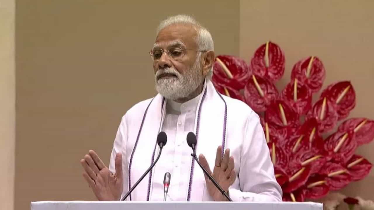 PM મોદીએ નેશનલ લોજિસ્ટિક્સ પોલિસી લોન્ચ કરી, કહ્યું- ભારત મેન્યુફેક્ચરિંગ હબ તરીકે ઉભરી રહ્યું છે