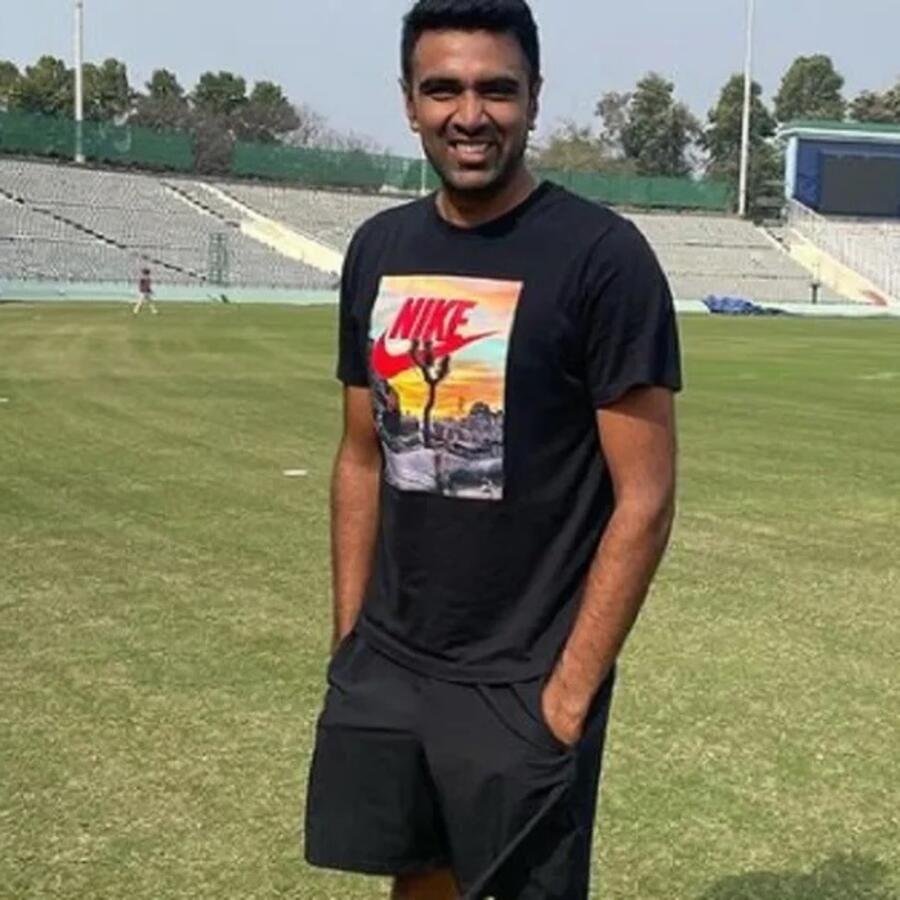 17 सितंबर 1986 को तमिलनाडु में जन्मे अश्विन ने दुनिया के एक से बढ़कर एक बल्लेबाजों को कोचिंग दी है।  इसलिए उन्हें प्रोफेसर भी कहा जाता है।
