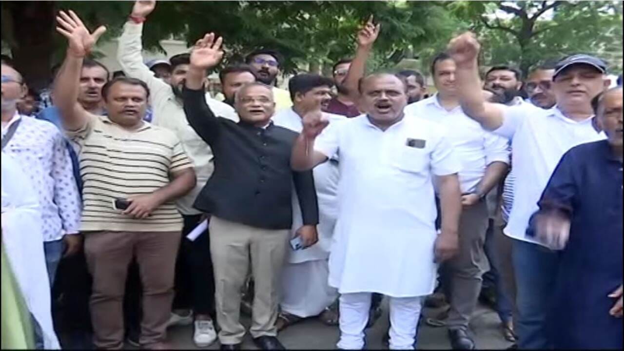 ભગવાન શિવ વિશે ટિપ્પણી કરનાર આનંદ સાગર સ્વામી વિરુદ્ધ રાજકોટમાં ધાર્મિક લાગણી દુભાવાની ફરિયાદ નોંધાઈ ભગવાન શિવ વિશે ટિપ્પણી કરનાર આનંદ સાગર સ્વામી વિરુદ્ધ રાજકોટમાં ધાર્મિક લાગણી દુભાવાની ફરિયાદ નોંધાઈ