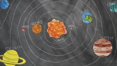 સૌરમંડળ વિશે સતત સંશોધન ચાલુ રહ્યુ છે. પૃથ્વી અને અન્ય ગ્રહો વિશે અલગ-અલગ તથ્યો બહાર આવતા રહે છે અને હવે એવું કહેવામાં આવી રહ્યું છે કે અન્ય ગ્રહોની ભ્રમણકક્ષા પણ પૃથ્વી પર અસર કરે છે. હવે ગુરુ ગ્રહની ભ્રમણકક્ષામાં ફેરફાર સામે આવ્યો છે, જેની અસર પૃથ્વીના જીવન પર પડી રહી છે. એવું માનવામાં આવે છે કે આનાથી પૃથ્વી પર જીવન વધુ સરળ બની શકે છે.