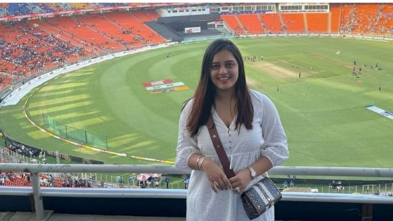 સૂર્ય કુમારે થોડા સમય પહેલા એક ઈન્ટરવ્યુમાં કહ્યું હતું કે દેવીશા જ તેના ટીમ ઈન્ડિયામાં આવવાનું કારણ છે. તેણે જ સૂર્યાને વ્યક્તિગત બેટિંગ કોચ, રસોઇયા રાખવાની સૂચના આપી હતી, જેથી ક્રિકેટર રમત અને તેની ફિટનેસ પર વધુ ધ્યાન આપી શકે. મુંબઈ ઈન્ડિયન્સના કેપ્ટન રોહિત શર્માનું પણ માનવું છે કે દેવીશાએ સૂર્યાના કરિયરને સાચો રસ્તો આપ્યો. તે દેવીશાને સૂર્યની લકી ચાર્મ માને છે.(Suryakumar Yadav Instagram)