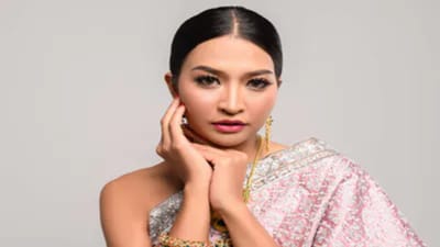 દિવાળી કે ભાઈ બીજ જેવા તહેવારો માટે તૈયાર થવા માટે મહિલાઓ હેવી મેકઅપની પદ્ધતિ અપનાવે છે. જે આકર્ષક લુક આપે છે, પરંતુ બાદમાં સ્કીન ક્રેકીંગ કે રેશીસની સમસ્યા રહે છે. આ ઘરેલું ઉપચાર દ્વારા તમે તેને સોફ્ટ અને ચમકદાર બનાવી શકો છો.