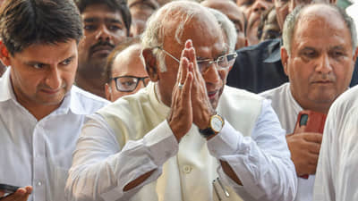 કોંગ્રેસના રાષ્ટ્રીય અધ્યક્ષ બન્યા મલ્લિકાર્જુન ખડ઼ગે, 24 વર્ષ બાદ ગાંધી પરિવાર બહારના નેતા કરાયા પસંદ