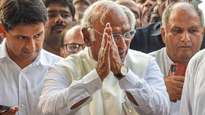 કોંગ્રેસના રાષ્ટ્રીય અધ્યક્ષ બન્યા મલ્લિકાર્જુન ખડ઼ગે, 24 વર્ષ બાદ ગાંધી પરિવાર બહારના નેતા કરાયા પસંદ