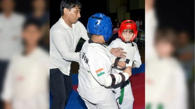 બોલિવૂડ સ્ટાર કિડ્સમાં સૌથી ફેમસ શાહરૂખ ખાનનો (Shah Rukh Khan) પુત્ર અબરામ ખાન હંમેશા ચર્ચામાં રહે છે. અબરામ ઘણીવાર પાપારાઝીના કેમેરામાં કેદ થઈ જાય છે.
