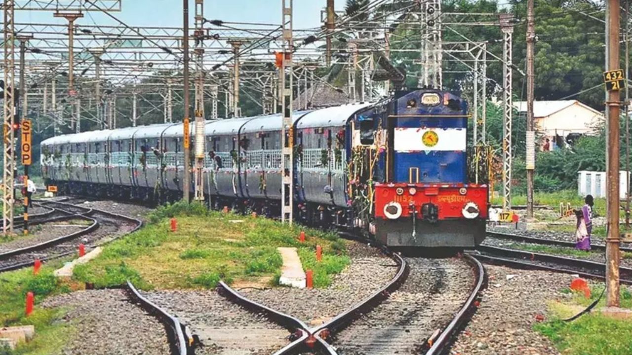 Ahmedabad: મુસાફરોની સુવિધામાં વધારો, અમદાવાદ રેલવે સ્ટેશન પરથી ઉપડતી અને પસાર થતી 13 જોડી ટ્રેનમાં વધારાના કોચ લગાવાશે