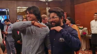 અલ્લુ અર્જુન અને નીરજ ચોપરાએ એકબીજાના સિગ્નેચર સ્ટેપ્સની કરી કોપી, જુઓ વાયરલ વીડિયો