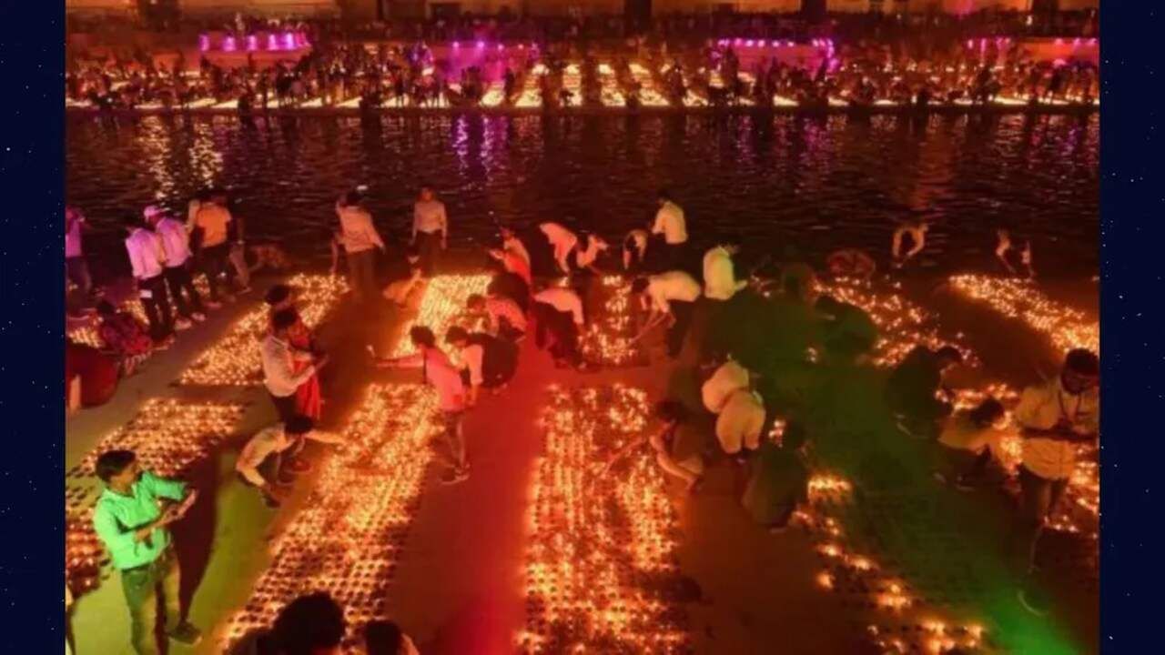 અયોધ્યાની દિવાળી દુનિયામાં સૌથી અગલ હોય છે. અયોધ્યામાં દર વર્ષે ભવ્ય દીપોત્સવનું પણ આયોજન કરવામાં આવે છે. આ અવસર પર લાખોની સંખ્યામાં દીપડા પ્રગટાવવામાં આવે છે.