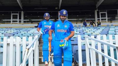 T20 World Cup 2022: ગાબામાં દિનેશ કાર્તિક ગાબામાં ઋષભ પંતને શિખવી રહ્યો છે બેટીંગ પાઠ, પિચ પર જોવા મળ્યુ દૃશ્ય-Video