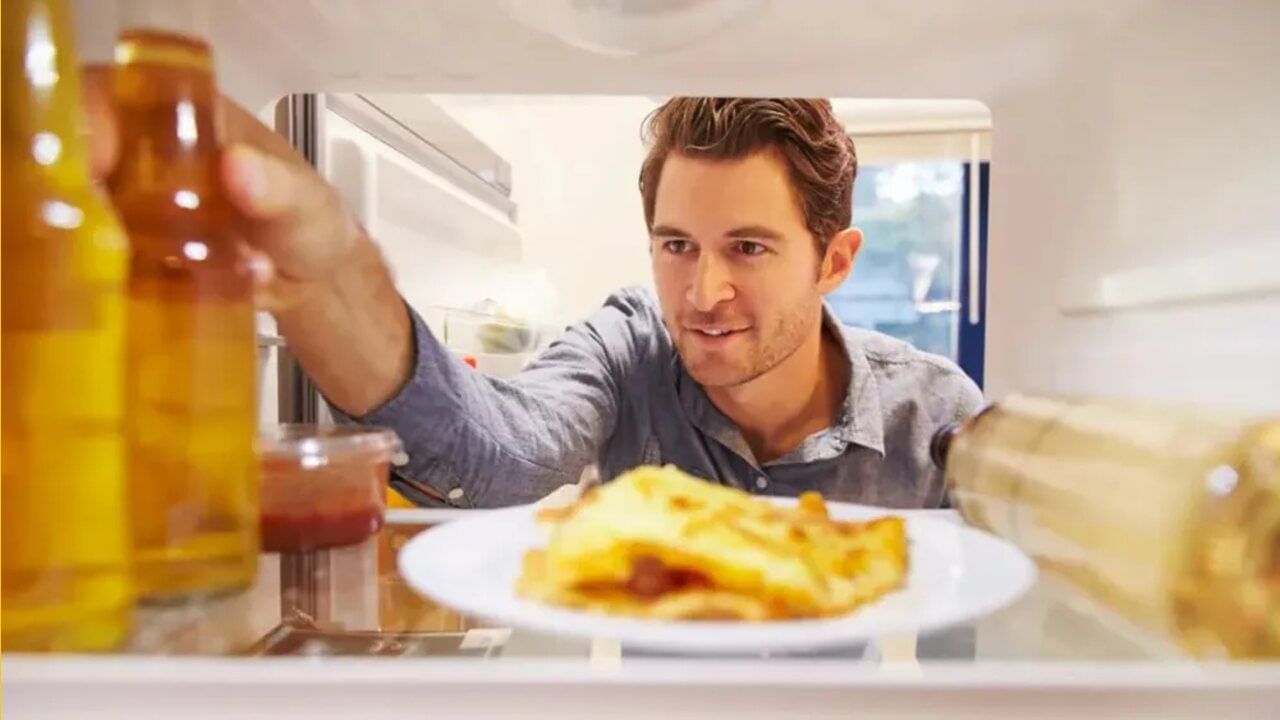 બ્યુરો ઑફ એનર્જી એફિશિયન્સીએ રેફ્રિજરેટર્સમાં સ્ટાર રેટિંગ રજૂ કર્યું. ભારત સરકારની આ એજન્સી 2002માં શરૂ કરવામાં આવી હતી. હવે સ્ટાર રેટિંગનો અર્થ સમજીએ. રેફ્રિજરેટર વર્ષમાં કેટલી વીજળી વાપરે છે તેના આધારે રેટિંગ આપવામાં આવે છે. જે સૌથી વધુ વીજળી બચાવે છે તેને સૌથી વધુ રેટિંગ આપવામાં આવે છે.