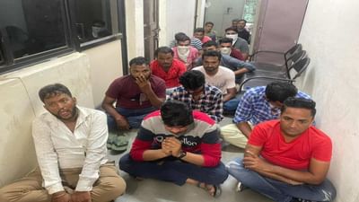 Ahmedabad : દાણીલીમડા વિસ્તારમાંથી ઝડપાયુ જુગારધામ, 18 જુગારીની ધરપકડ કરી 1.72 લાખનો મુદ્દામાલ જપ્ત કરાયો Ahmedabad : દાણીલીમડા વિસ્તારમાંથી ઝડપાયુ જુગારધામ, 18 જુગારીની ધરપકડ કરી 1.72 લાખનો મુદ્દામાલ જપ્ત કરાયો